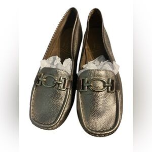 AEROSOLES  casual women’s gold Loafers size 8.5